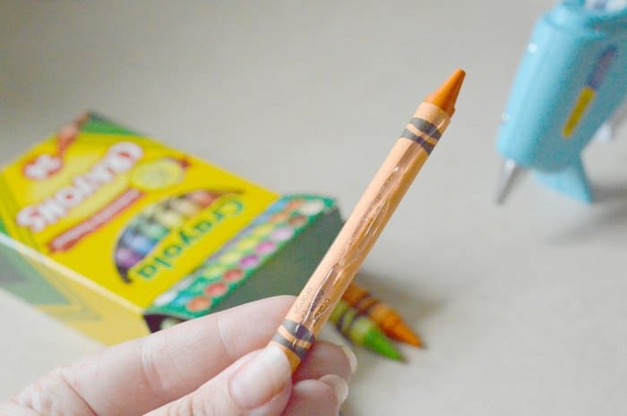 diy-teacher-gift-idea-crayon-candy-dish